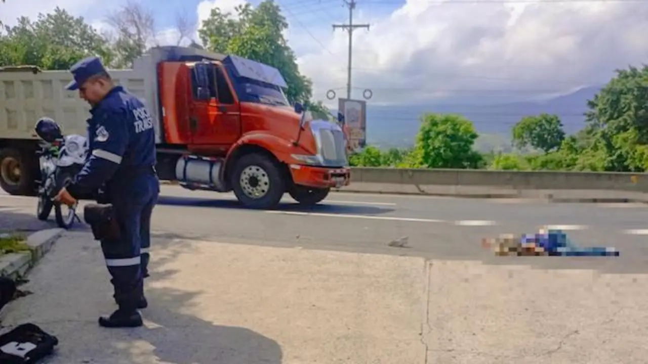 Mujer atropellada por motociclista