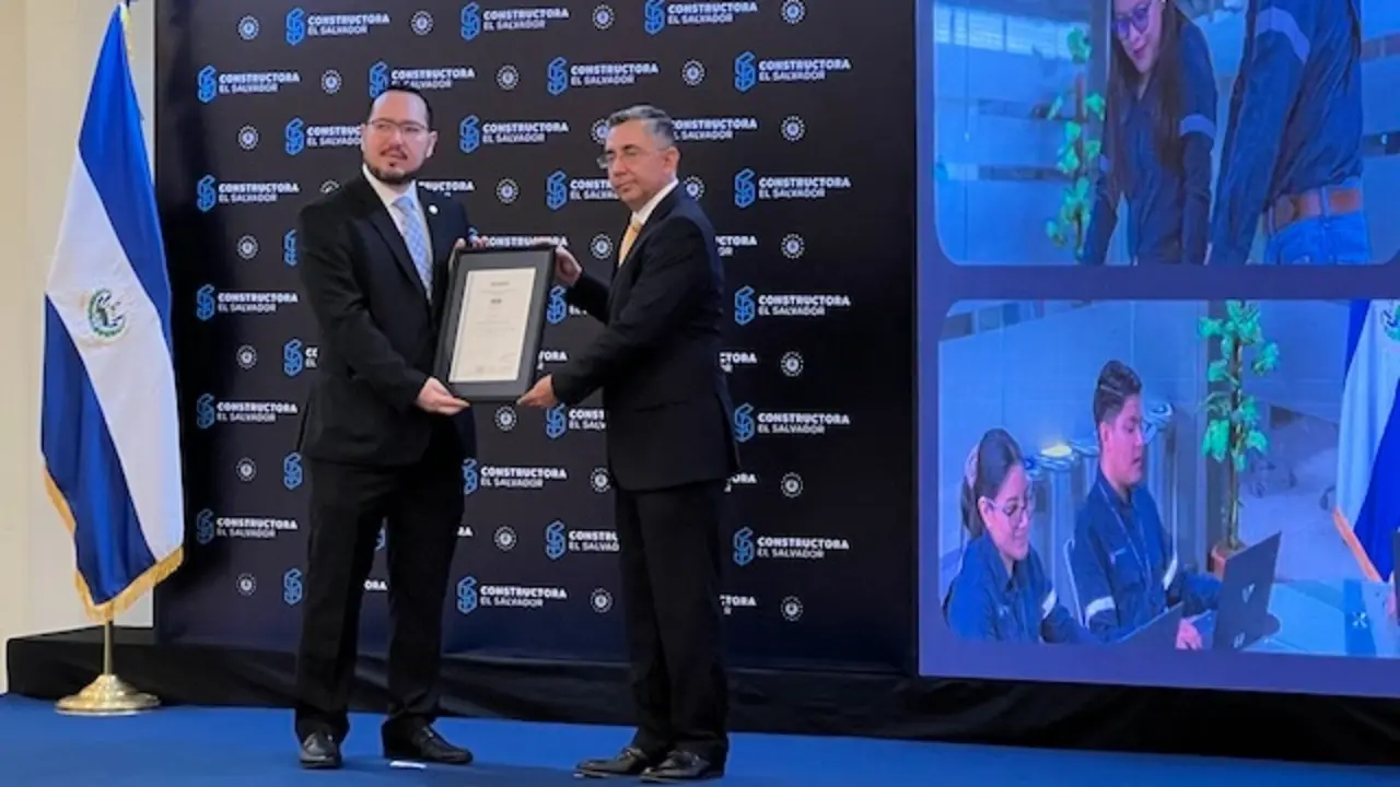 Entregan certificación ISO a Constructora El Salvador-