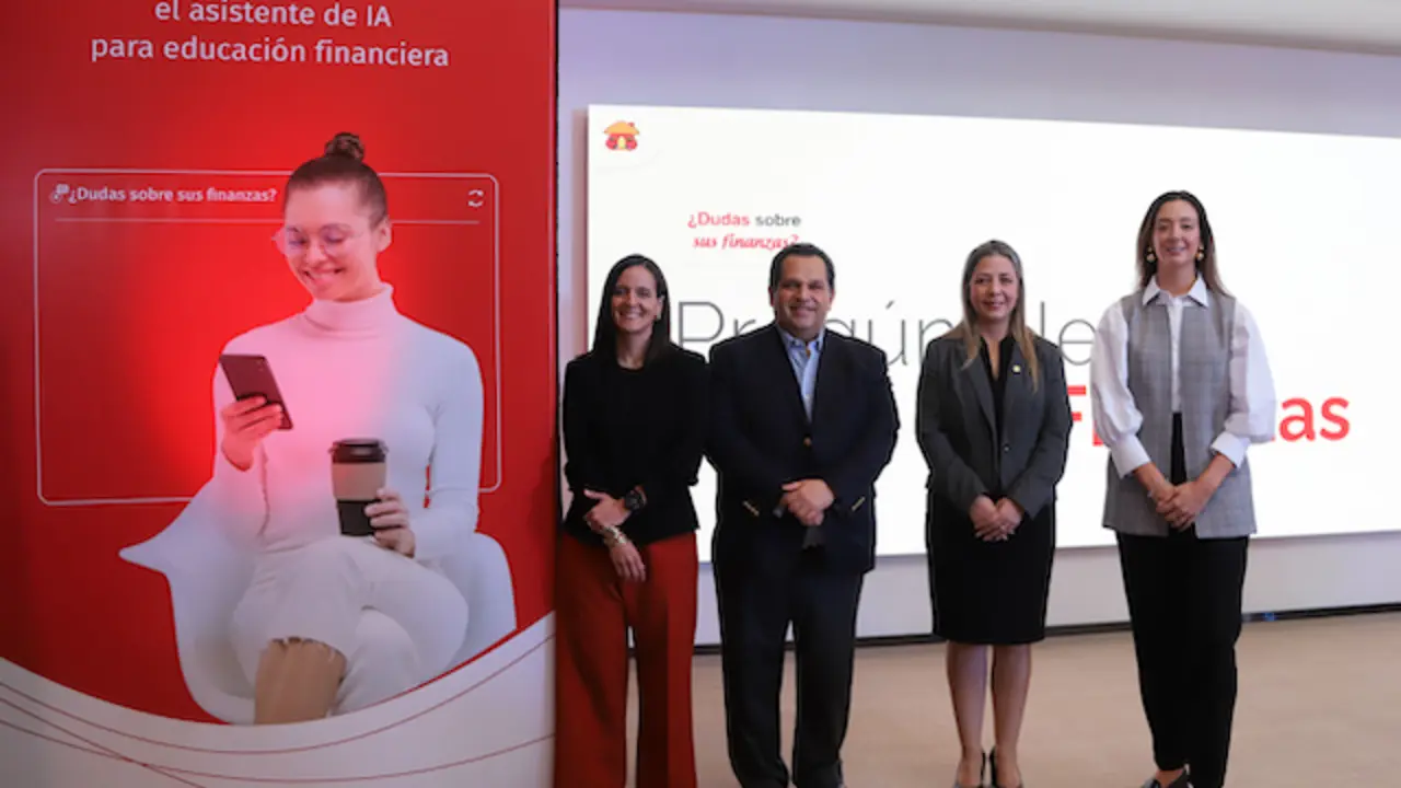 Lanzamiento de la plataforma digital "El Profe de Finanzas" del Banco Davivienda Salvadore&ntilde;o, el 5 de julio de 2024, en el Auditorio de BINAES en San Salvador, El Salvador.
Foto Banco Davivienda/ Salvador Melendez