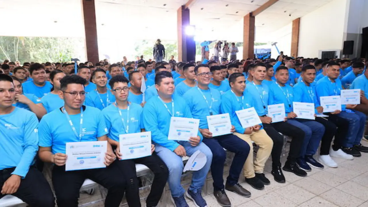 Graduación cuarta promoción escuela especializada DOM