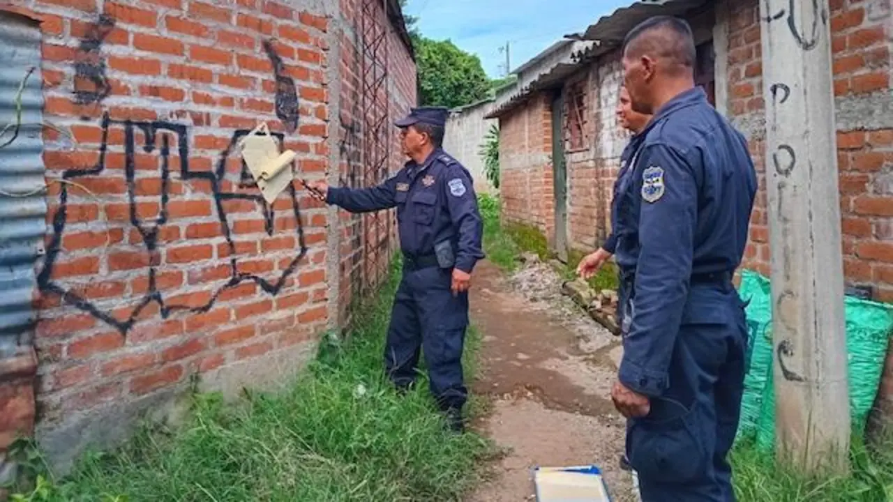 PNC borra grafitis Atiquizaya