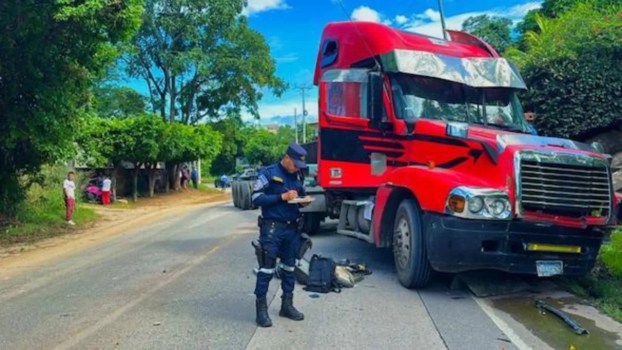 Choque rastras peatón fallecido 22-10-2024