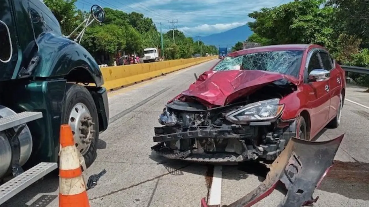Tres fallecidos madre e hijos atropellados carretera Acajutla Sonsonate, 26-10-2024