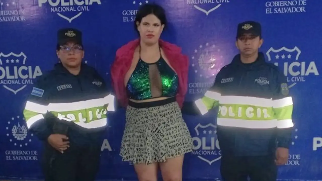 Hamlet Rafael de Paz Escobar, alias Romina, tiktoker transexual, hurto, daños, tenencia y uso indebido de uniforme