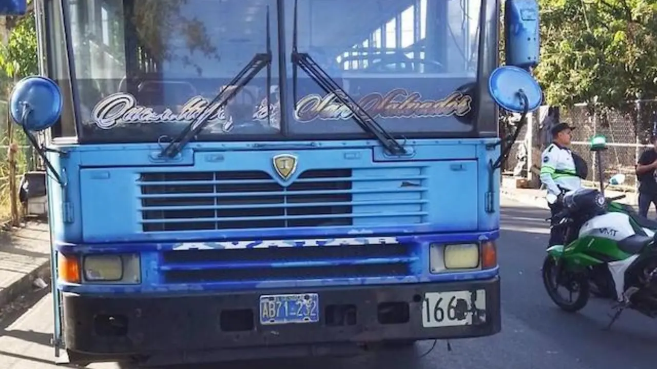 Dos mujeres madre e hija fallecidas en Apopa atropelladas por autobús ruta 109 27-01-2025