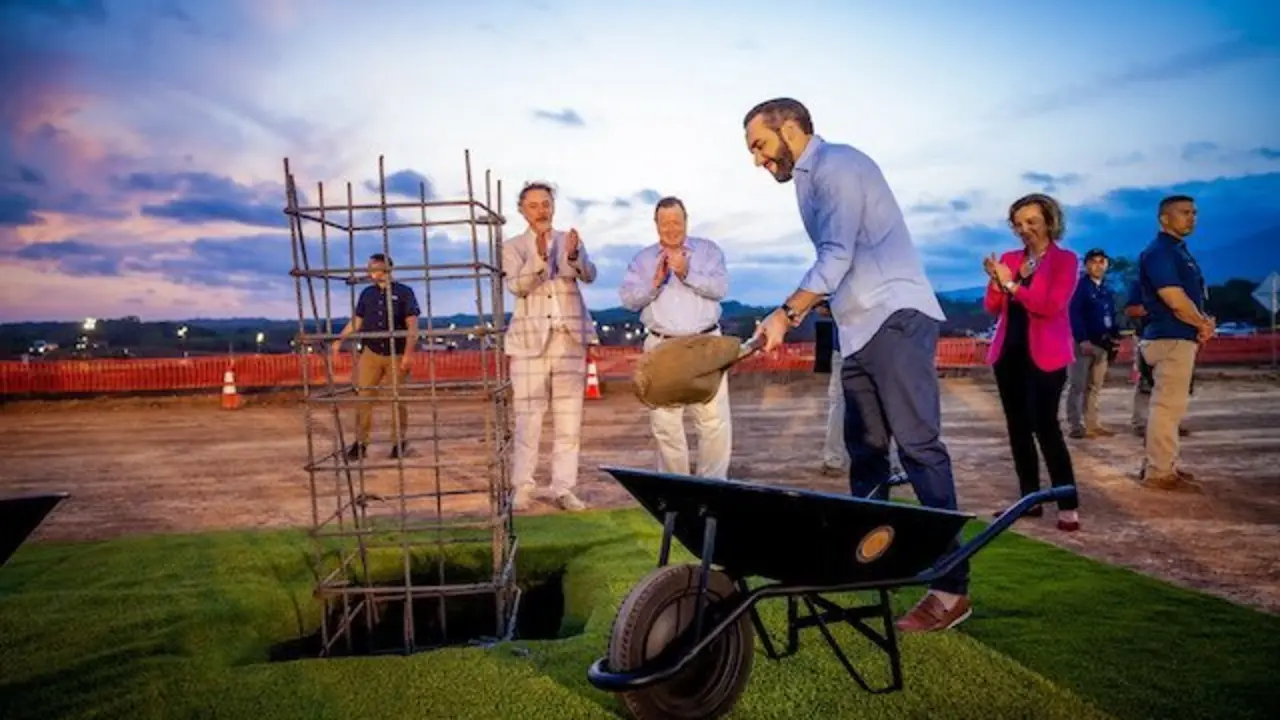 Nayib Bukele primera piedra Aeropuerto del Pacífico 25-02-2025