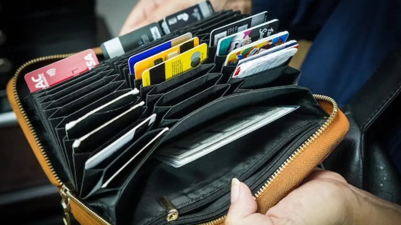 Estafadores de bancos tarjetas de débito y crédito