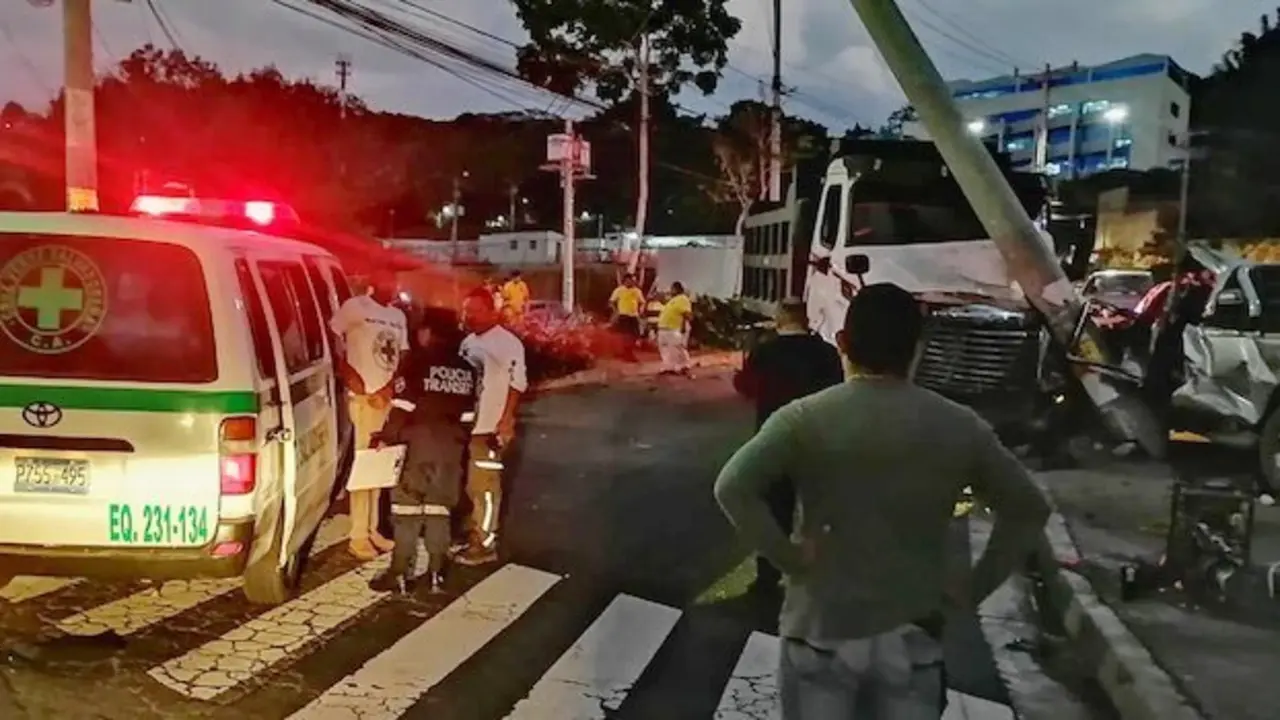 Accidente redondel Holcim 17-03-2025