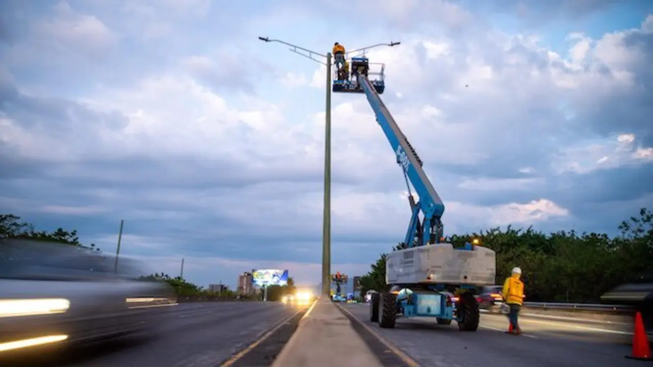 Iluminación bulevar Monseñor Romero