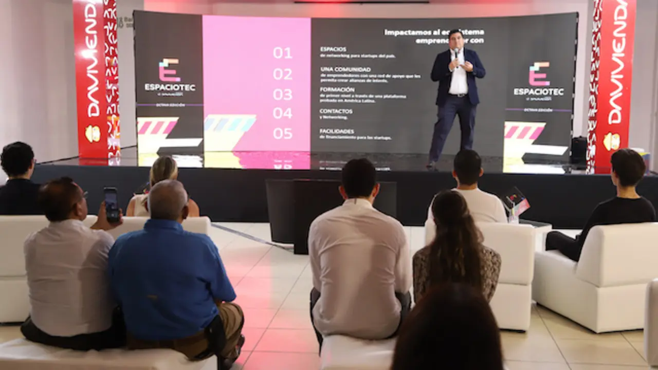 Evento EspacioTEC 2025 para los StakeHolders en el Sal&oacute;n de Usos M&uacute;ltiples del Museo Marte, en San Salvador, El Salvador, el 21 de mayo de 2025
Foto Banco Davivienda/ Salvador Mel&eacute;ndez