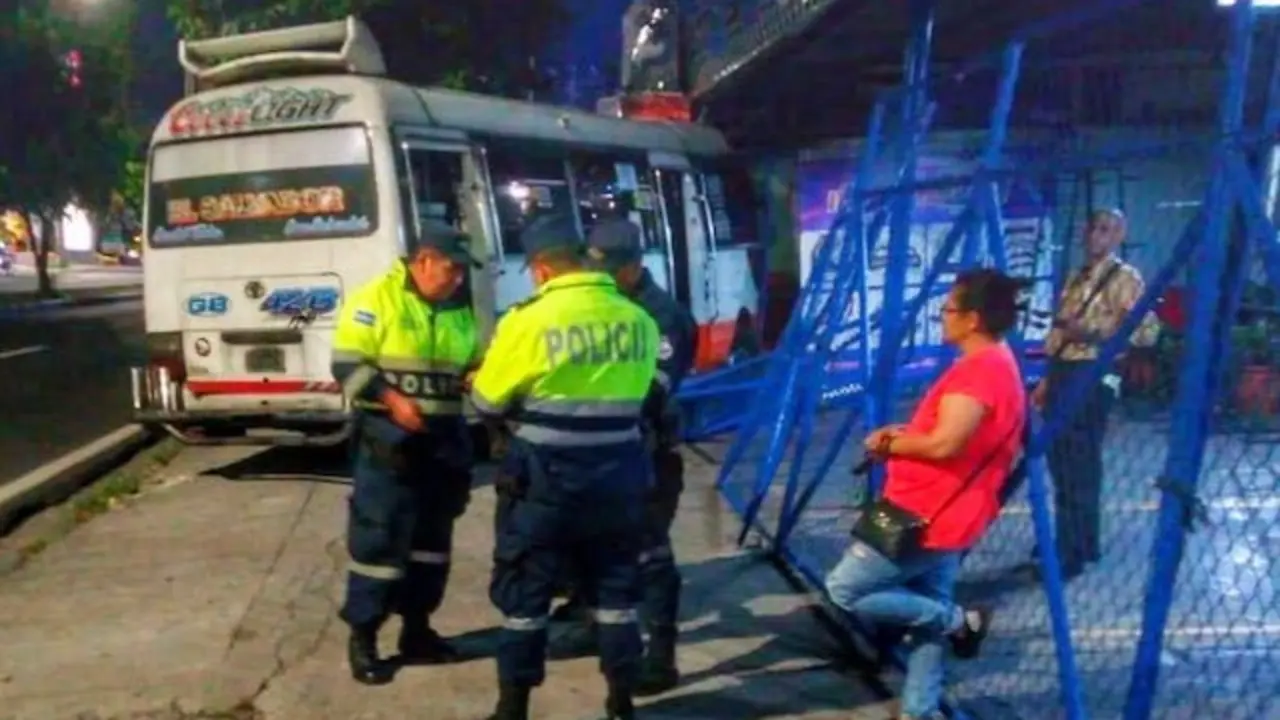 Microbús 42 choque, ocho lesionados, 04-06-2025