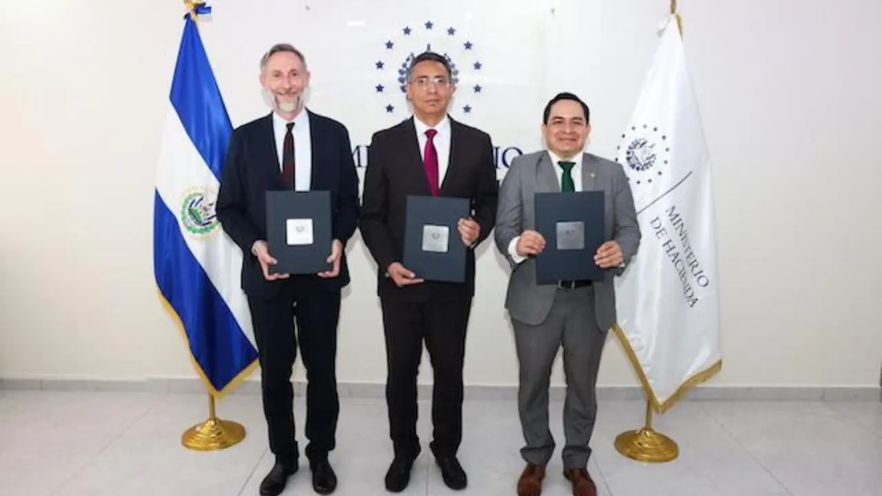 El Salvador y OLAF firman acuerdo de cooperación para el combate del fraude aduanero