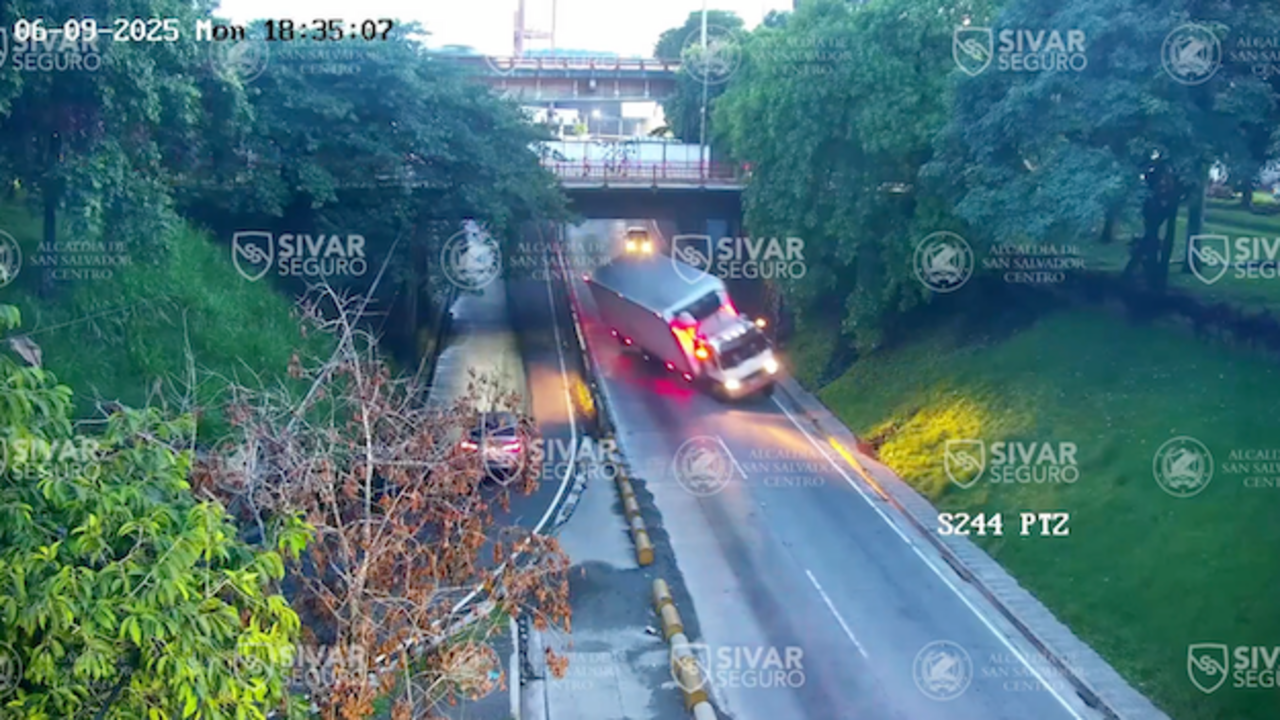 Camión volcado Manuel Enrique Araujo 09-06-2025