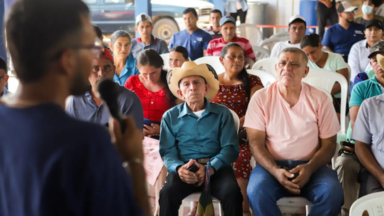 Ganaderos reciben capacitaciones para prevenir y tratar el gusano barrenador 