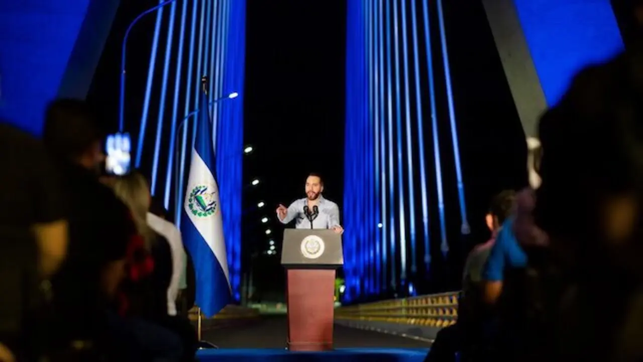 Nayib Bukele Puente Carolina