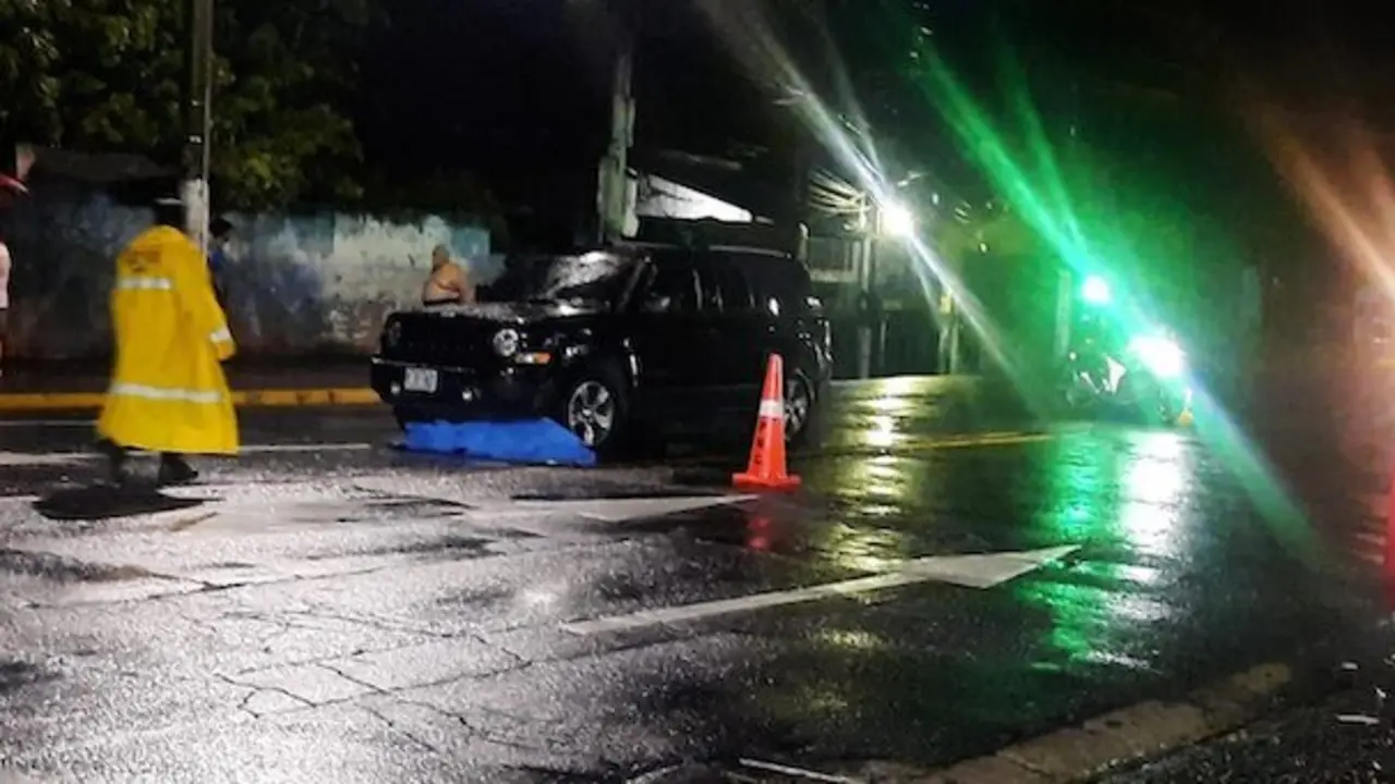 Mujer atropellada frente a centro comercial Zacamil 18-08-2025