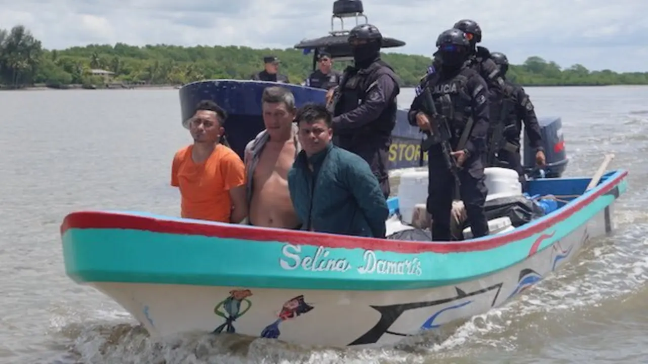 Neftalí Arnoldo Serrano Campos y Nelson Alexander López Reyes, salvadoreños, y Juan Raúl Velásquez Piñón, guatemalteco, tráfico ilícito de drogas