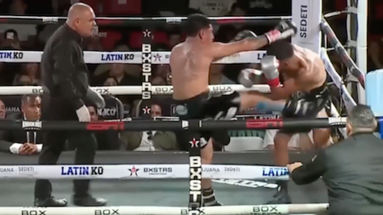 Ángel Fierro da una patada a Abraham Cordero 04-10-2025