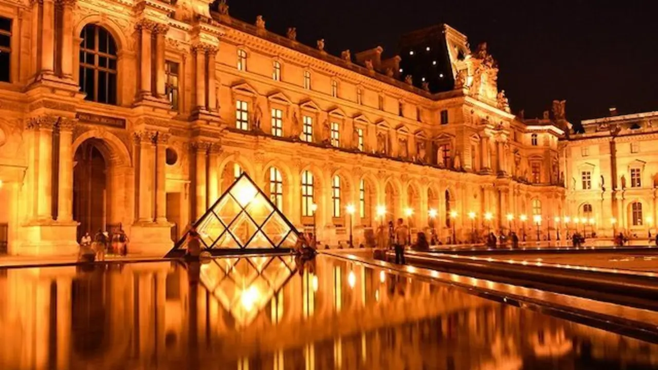 france-louvre-museum-night