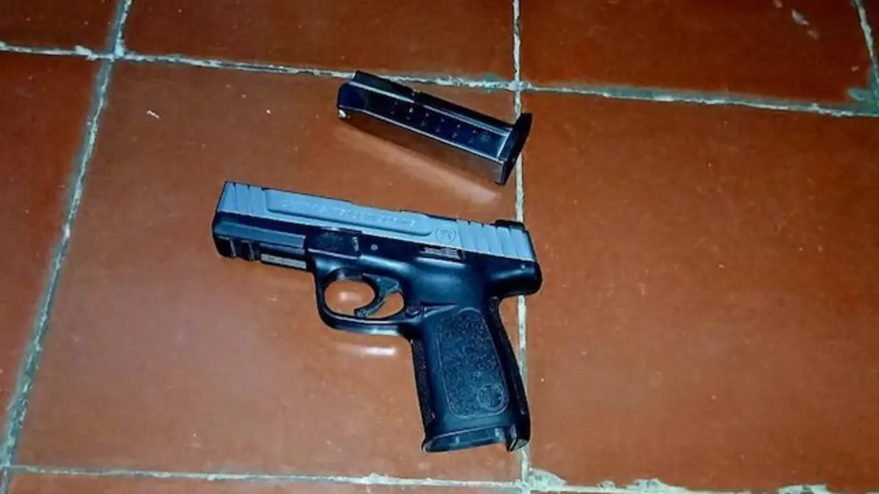 Darío Enrique Guzmán Urquilla, 55 años de edad, portación irresponsable o ilegal de arma de fuego y disparos al aire