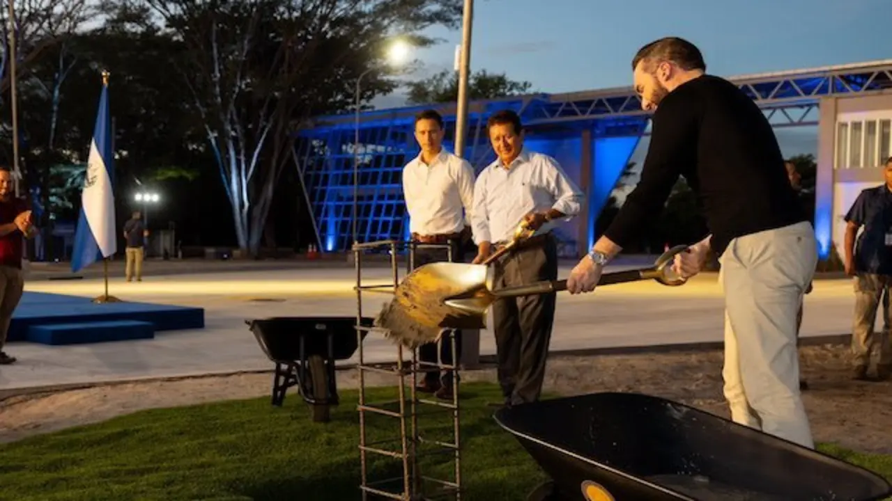 Nayib Bukele Air City