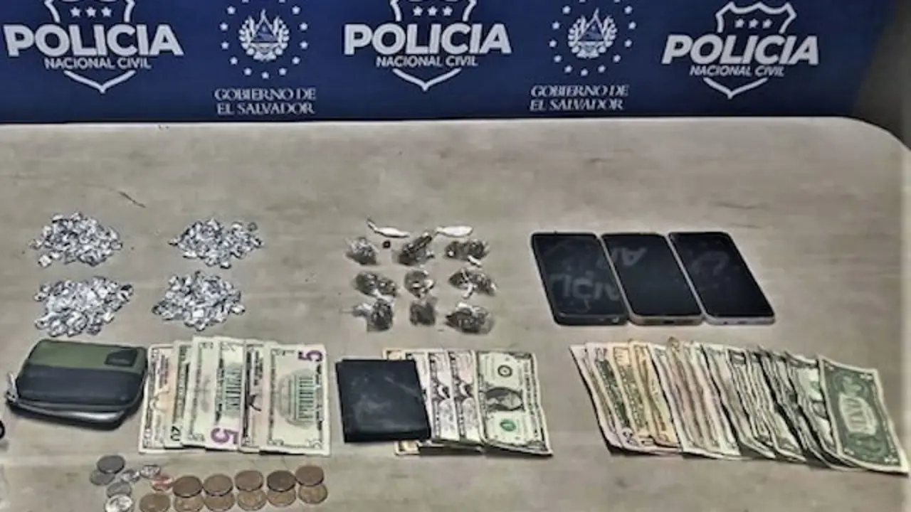 José Rafael Cruz Mejía, 18 años de edad, y Steven Eduardo Viches Alemán, 27 años, tráfico ilícito de drogas