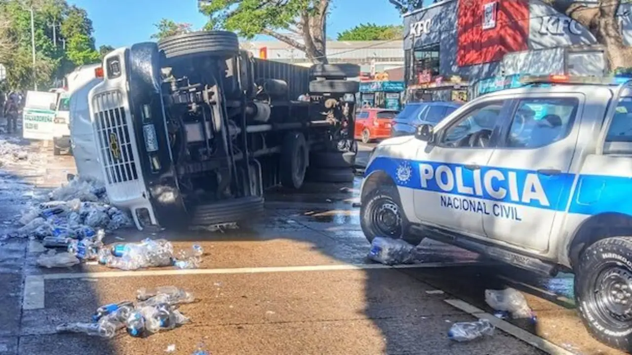Cinco personas lesionadas accidente 06-01-2026