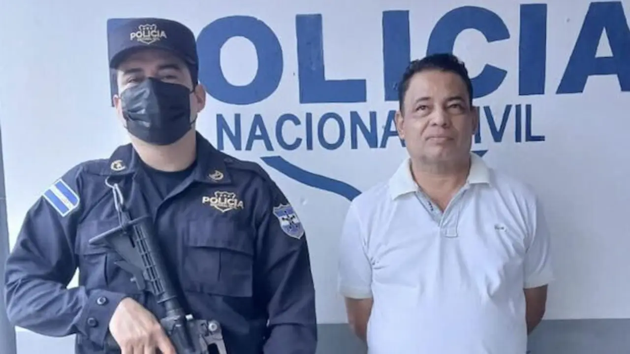 Jorge Recinos Alas, difundió pornografía a alumnos del centro escolar Valle de Jesús