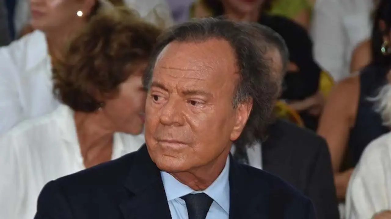 Singer Julio Iglesias attends a ceremony to unveil his Star at the Puerto Rico Walk of Fame on September 29, 2016  in San Juan,Puerto Rico.