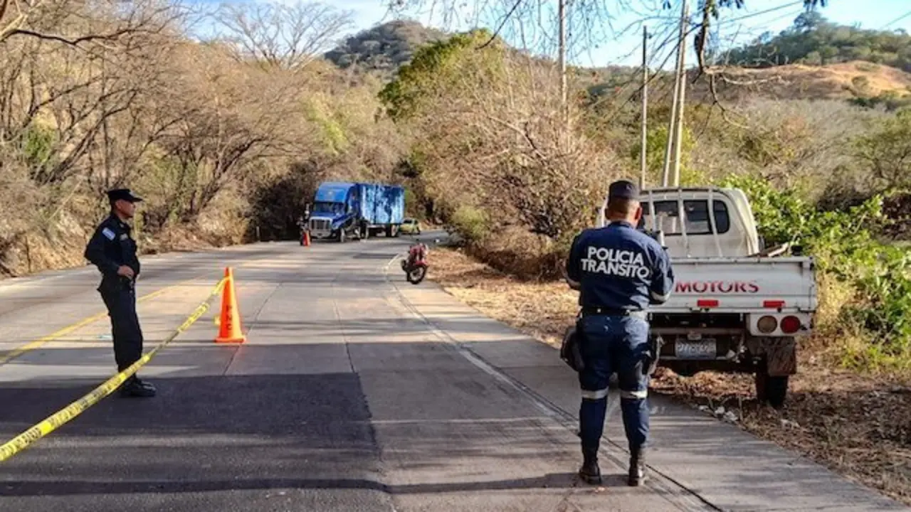 Dos fallecidos y tres heridos en accidente en Texistepeque