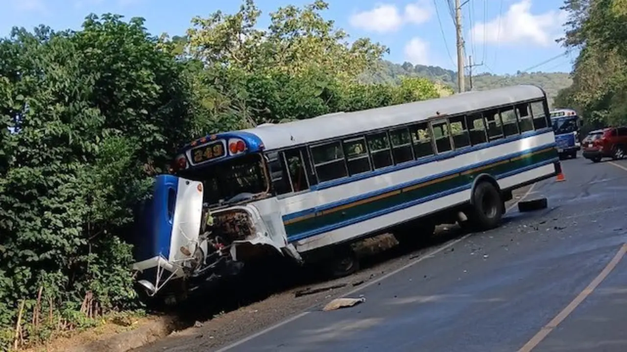 Accidente de tránsito autobús ruta 249 en Ahuachapán 19-02-2026