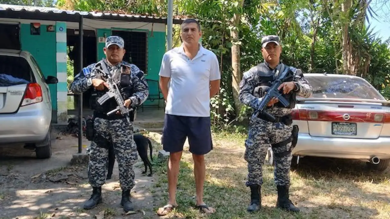 Javier Enrique Escobar García, cabo destituido de la PNC por disparar a un microbús