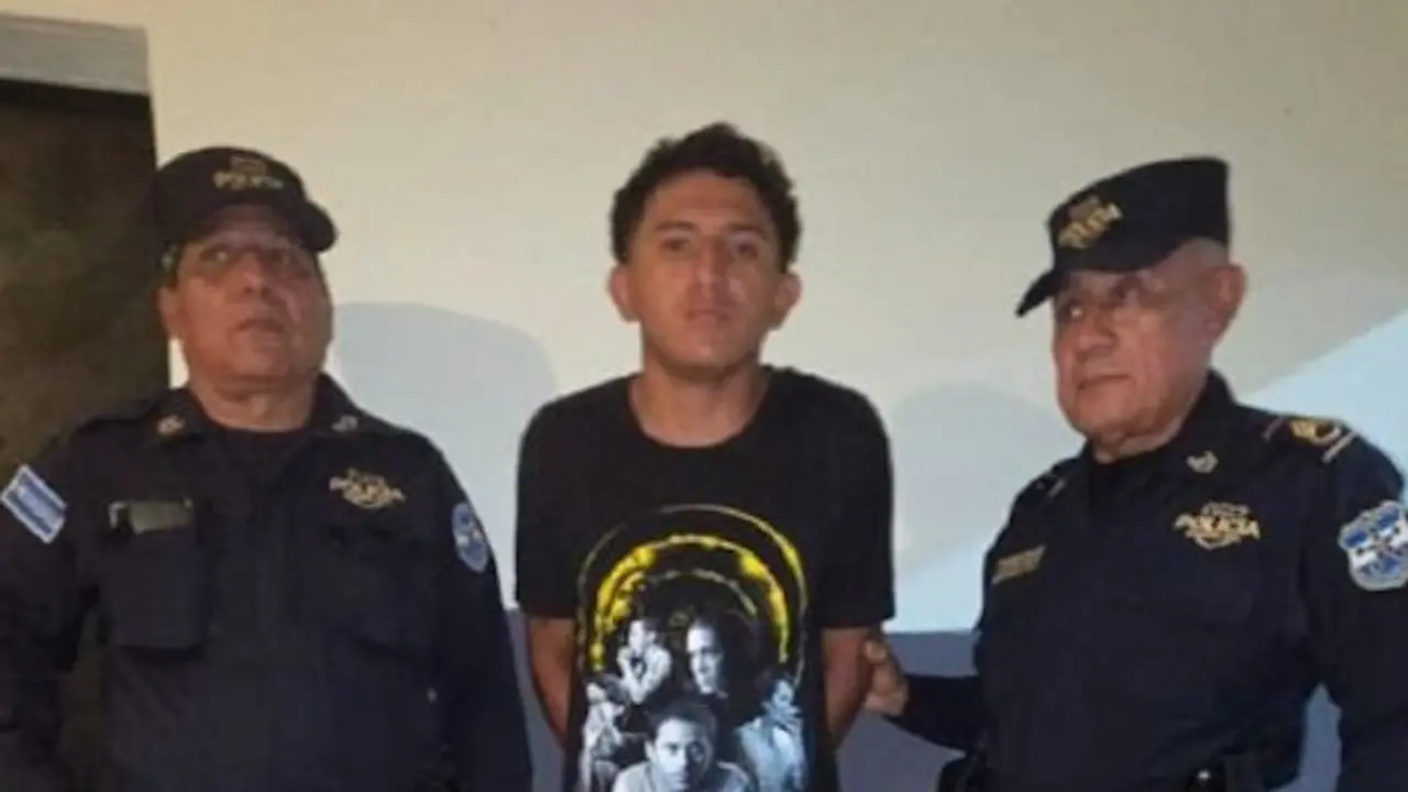 Esteban Armando Gaitán Mendoza, 18 años de edad, hurto de motocicleta