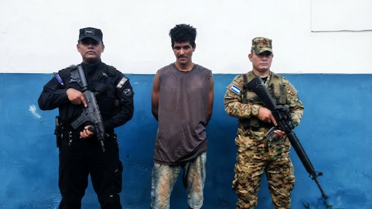 Mauricio Enrique Ayala Meléndez, 28 años de edad, lesiones, expresiones de violencia contra las mujeres, desobediencia en caso de medidas cautelares o de protección.