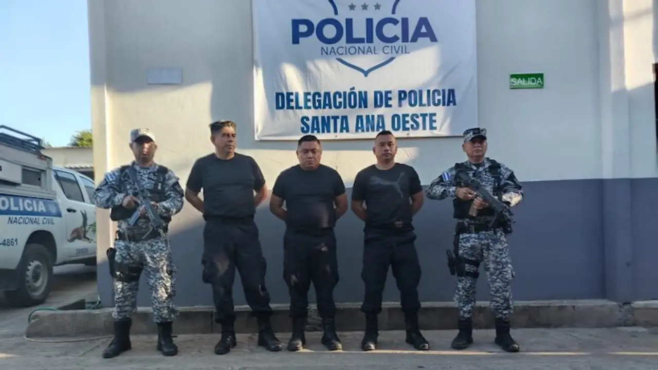 Alfredo Rodriguez Navarro, 49 años, Carlos Ernesto Miranda Rodríguez, 41 años, y Josué Enmanuel Godínez Presa, 31 años, agentes DAN PNC, cohecho. jpeg