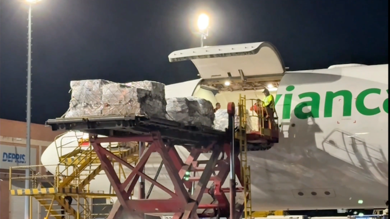 Avión salvadoreño en Colombia con ayuda humanitaria tras terromoto 51 toneladas