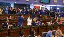Diputados con 74 votos