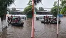 En balsa los evacúan