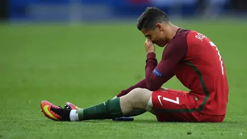 El jugador luso continuó en el terreno de juego, pero no pudo exigirse mucho físicamente. Foto: AFP.