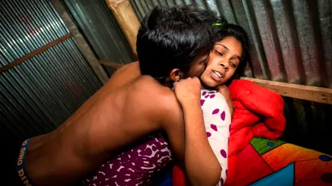 Algunas mujeres comienzan a prostituirse a los 12 años.