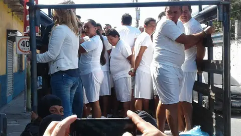 Pamela es trasladada junto al resto de imputados a la delegación El Jute en La Libertad.