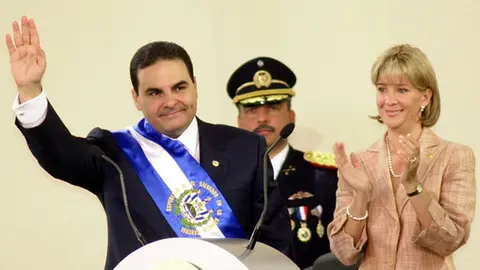 Mixco de Saca se casó con Tony Saca en 1988. Tras 16 años de matrimonio se convirtieron en la cuarta pareja presidencial de ARENA.