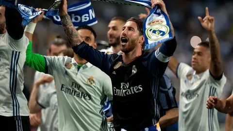 Real Madrid's defender Sergio Ramos (C) celebrates with teammates at the end of the Spanish league football match Malaga CF vs Real Madrid at La Rosaleda stadium in Malaga on May 21, 2017.
Real Madrid won their 33rd La Liga title and first for five years as Cristiano Ronaldo's 40th goal of the season helped seal a 2-0 win at Malaga today.

 / AFP PHOTO / SERGIO CAMACHO