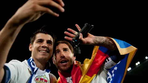 Álvaro Morata y Sergio Ramos se autoretratan durante la celebración del título.