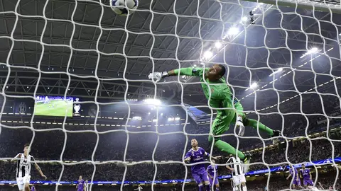 Keylor Navas ya fue superado por el balón de Mandzukic, que marcó un golazo.