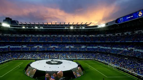 El estadio Santiago Bernabéu también recibió a miles de aficionados blancos.