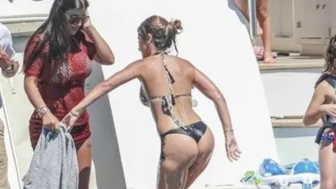 Los Messi comparten sus vacaciones con las familias de Luis Suárez y Cesc Fábregas.