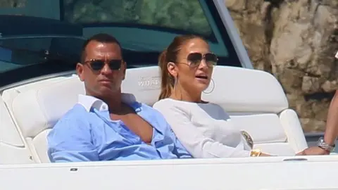 Jennifer Lopez y el toletero Alex Rodriguez son pareja desde hace algunos meses.
