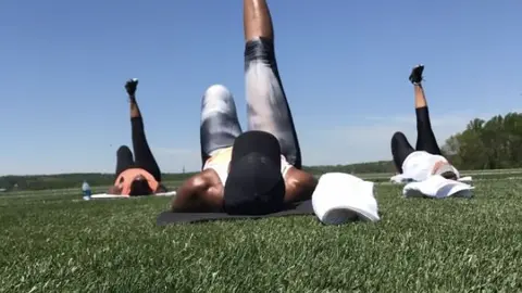 "No importa si es una caminata en el vecindario, lo importante es estar saludable", recomendó Obama.