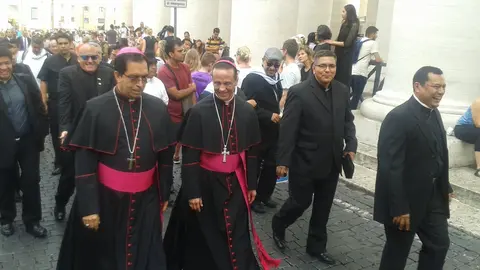 Comitiva de sacerdotes salvadoreños en Italia.
